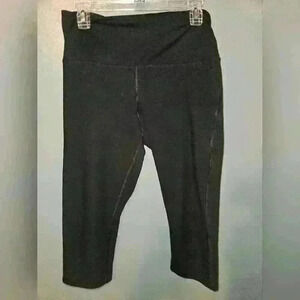 Amazon Essentials Womans Capri Leggings Size M